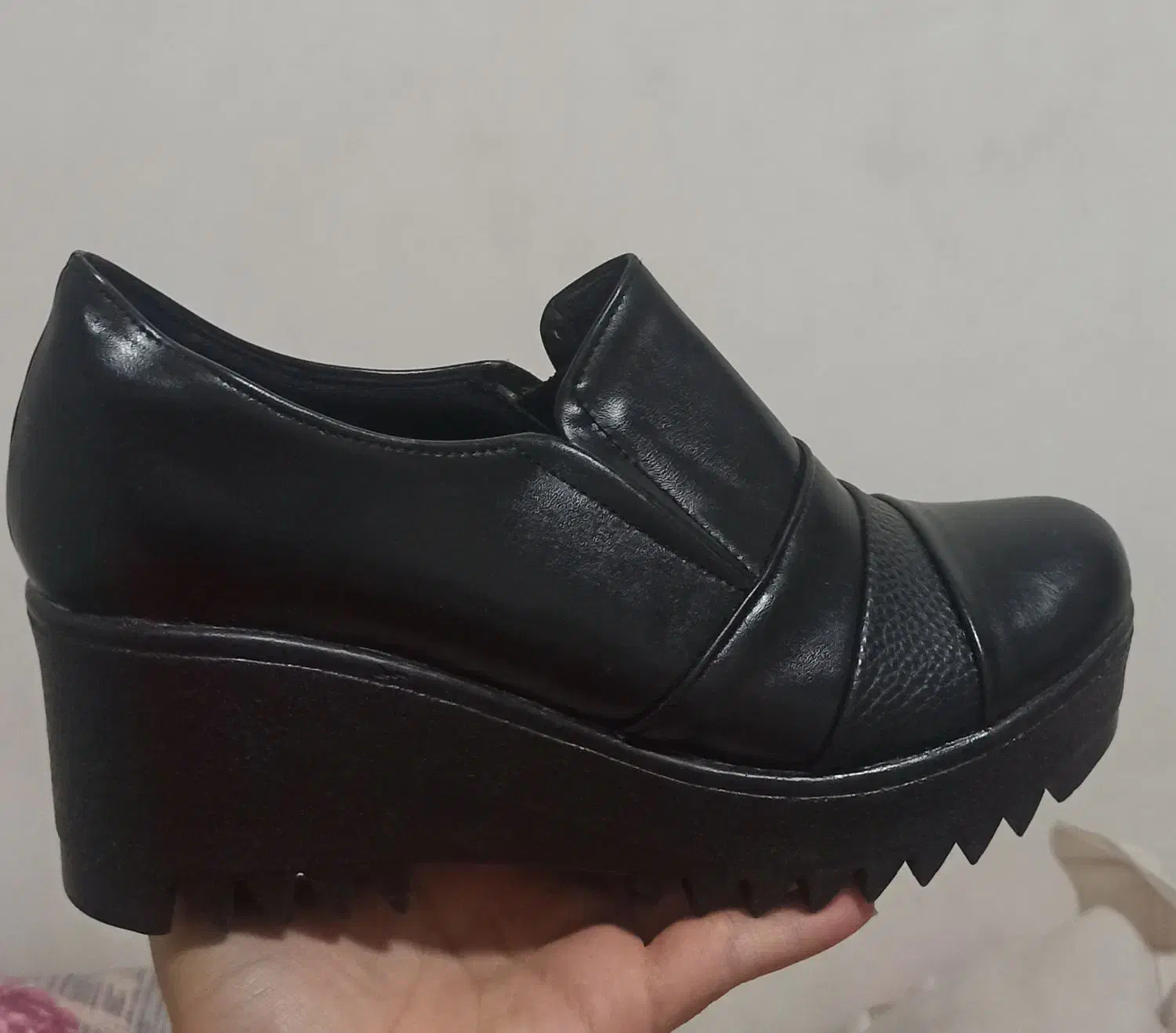 کفش نو|کیف، کفش، کمربند|اشنویه, |دیوار