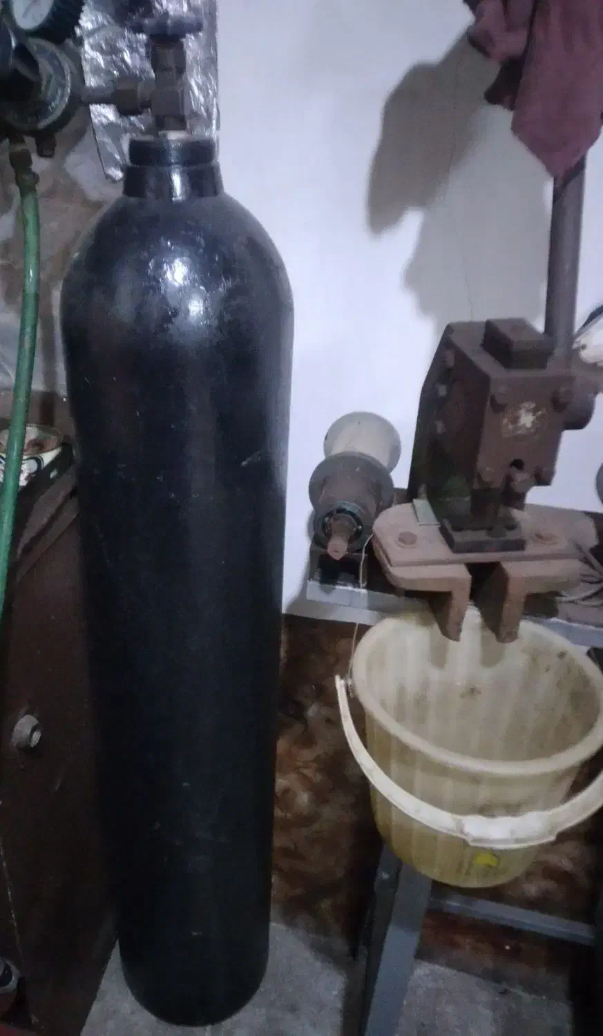 کپسول اکسیژن|ابزارآلات|خوی, |دیوار