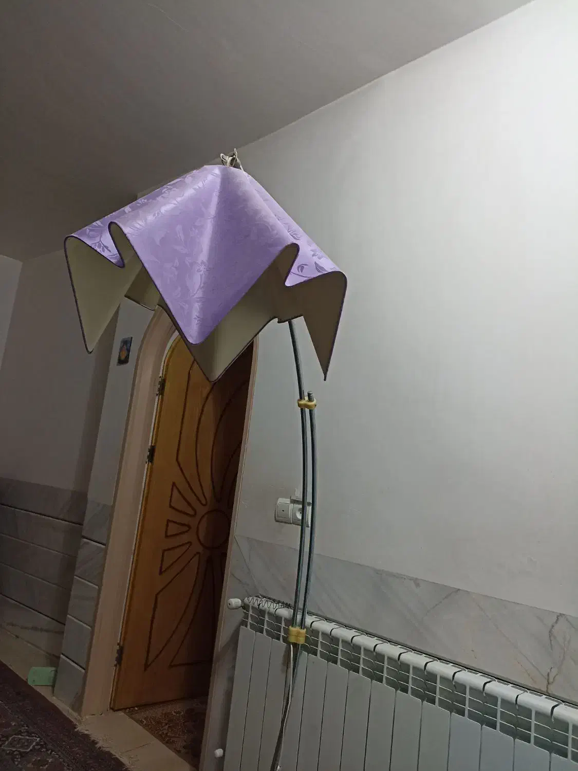 آباژور ایستاده با تنظیم بلندی وکوتاهی|چراغ خواب و آباژور|نجف‌آباد, منتظری شمالی|دیوار