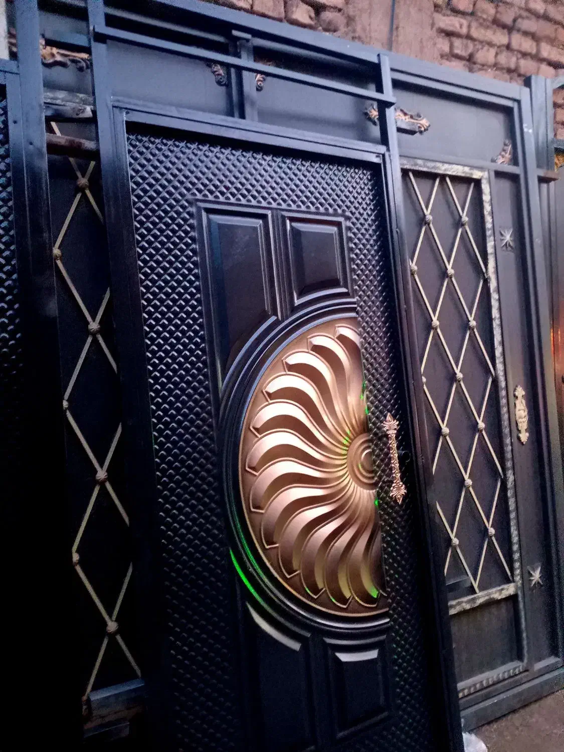 درب آهن حیاطی حیاط اهنی خانه گاراژی|مصالح و تجهیزات ساختمان|تربت جام, حافظ|دیوار