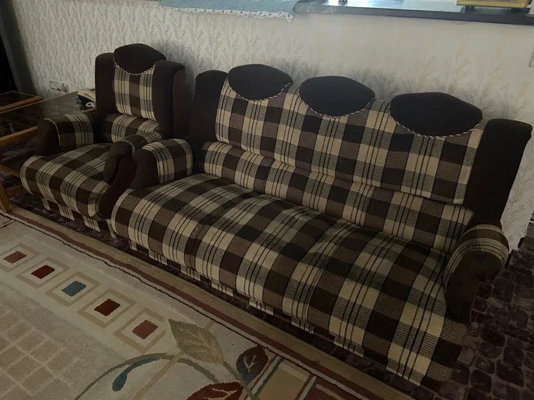 یک دست مبل راحتی با میز|مبلمان خانگی و میز عسلی|دوگنبدان, |دیوار