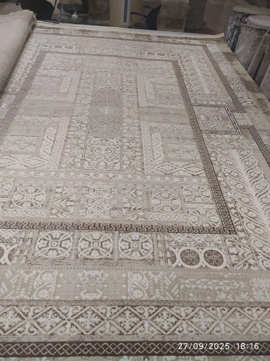 فروش اقساطی فرش کرم نسکافه ای بدون پیش پرداخت|فرش|مشهد, شیرودی|دیوار