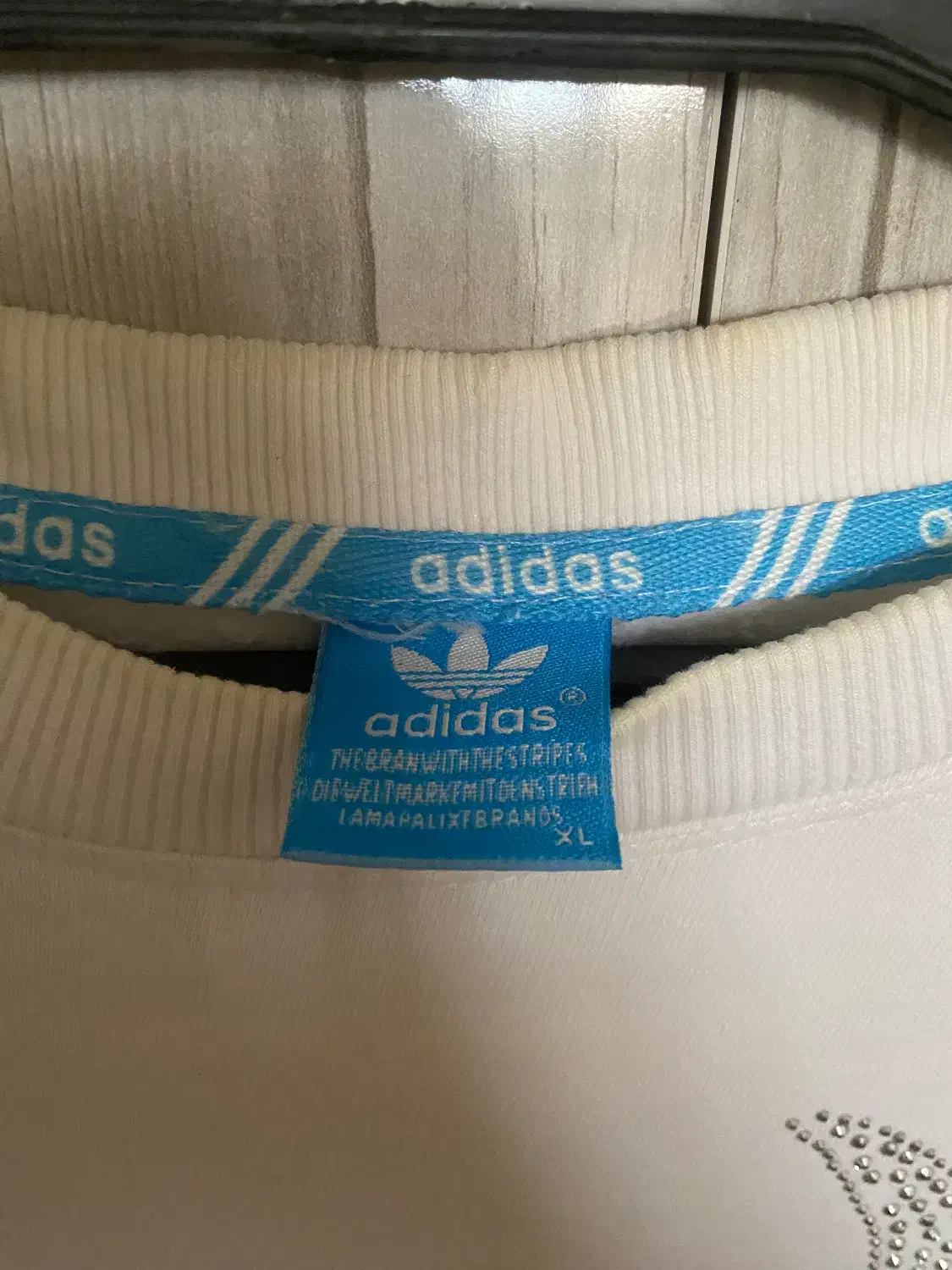 دورس|لباس|مشهد, زیبا شهر|دیوار