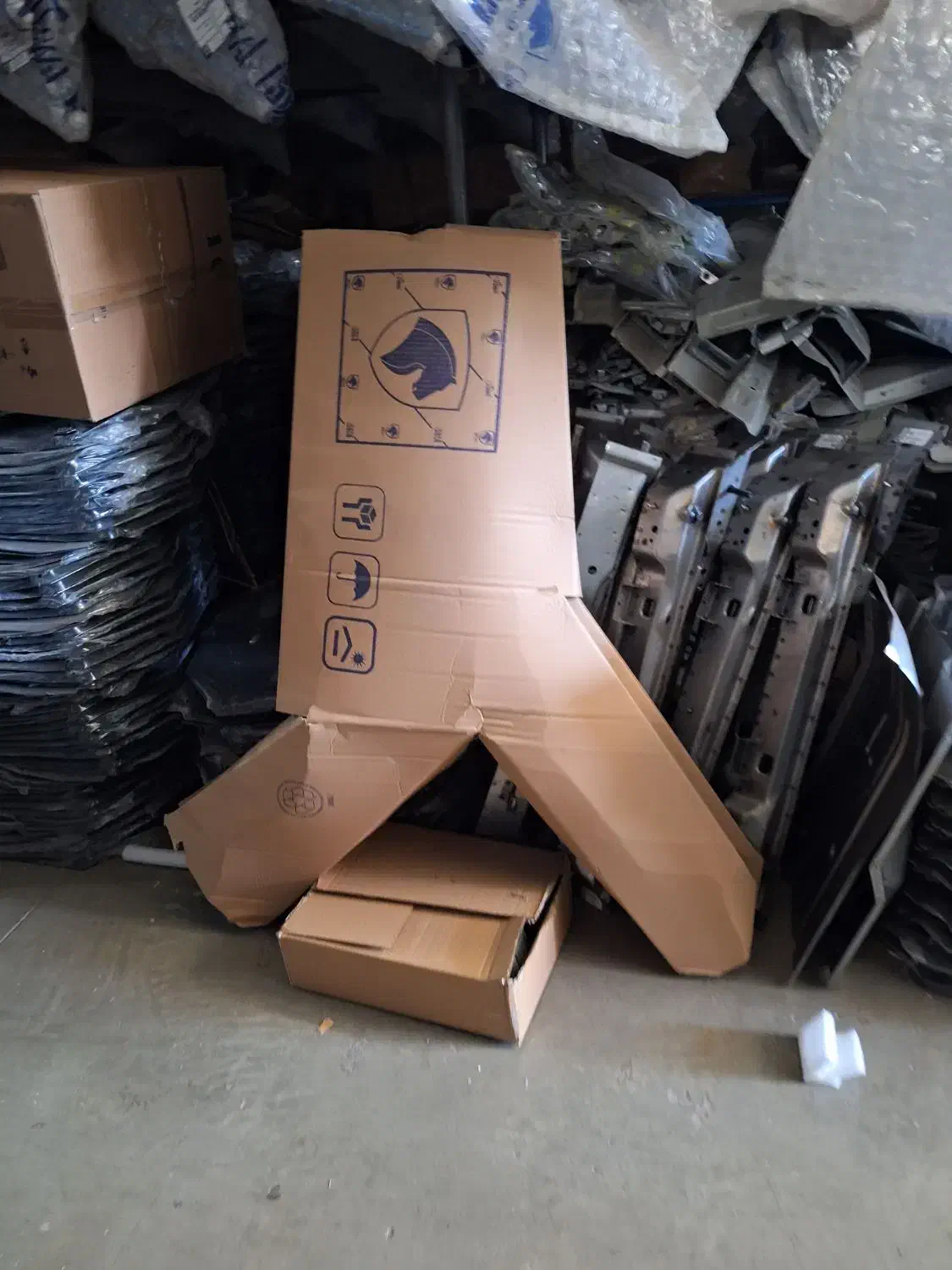 نمایندگی بدنه و سپر رنگی و خام و چراغ تمام ماشینها|قطعات یدکی و لوازم جانبی|تبریز, |دیوار