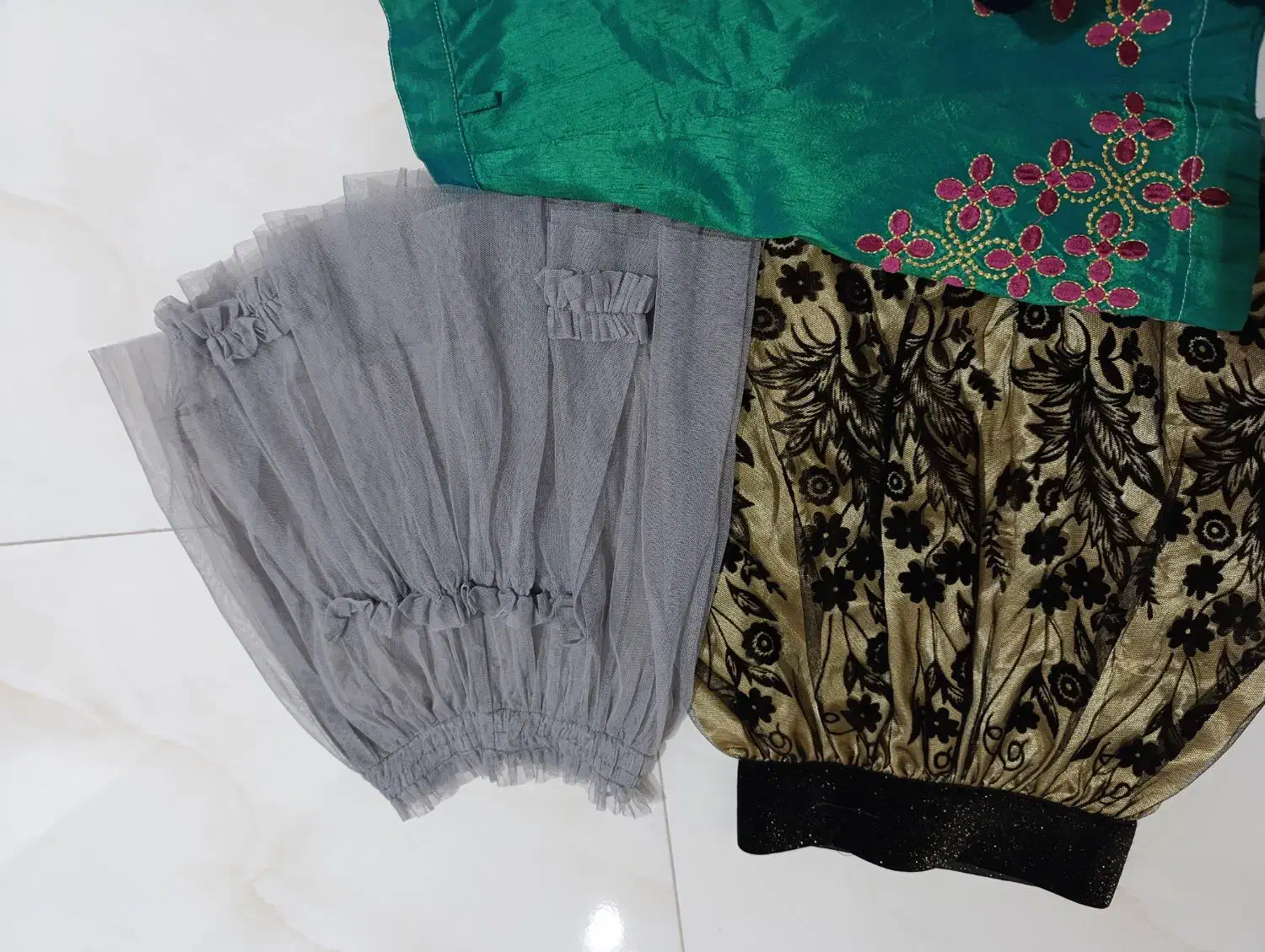 دوتا دامن تن نشده .سبز یه بار تن شده|کفش و لباس بچه|رضوانشهر, |دیوار