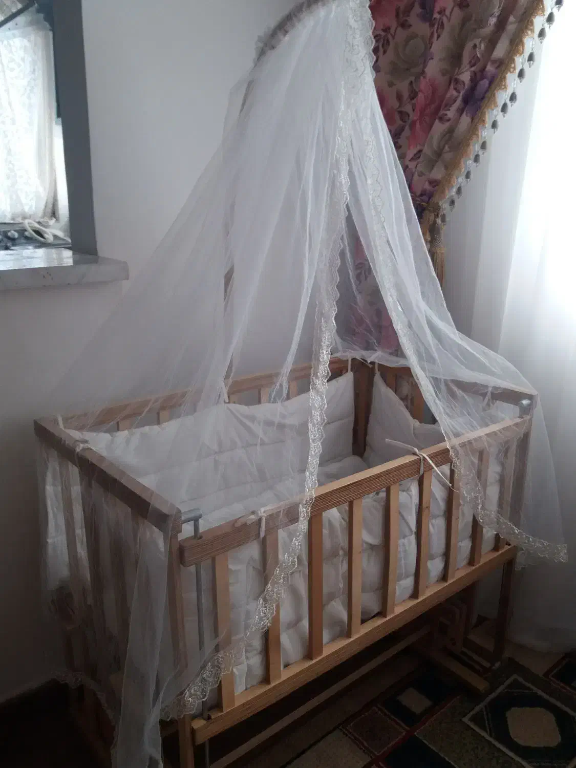 گهواره و تخت کنار مادر|تخت و سرویس خواب|مرودشت, فاز دوم شهرک فرهنگیان|دیوار