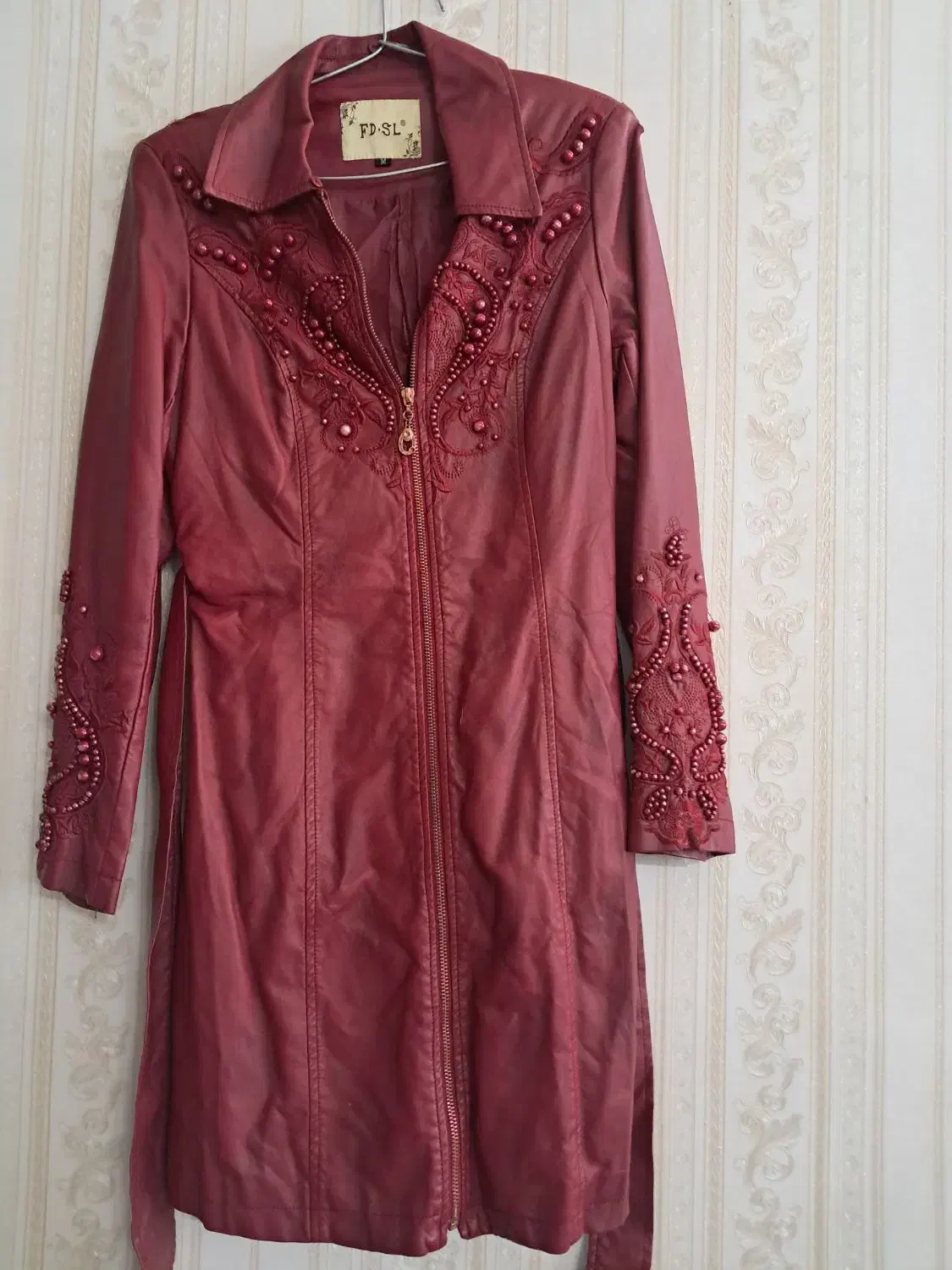 کاپشن.چرم کت چرم|لباس|طرقبه, |دیوار