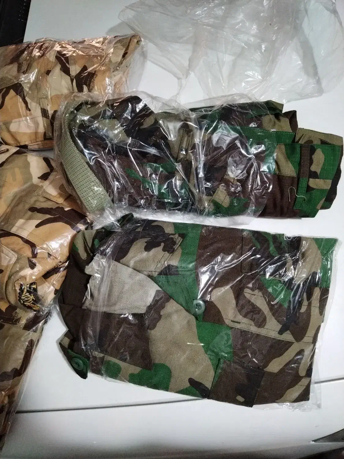 لباس سربازی|لباس|اصفهان, رکن الدوله شرقی|دیوار