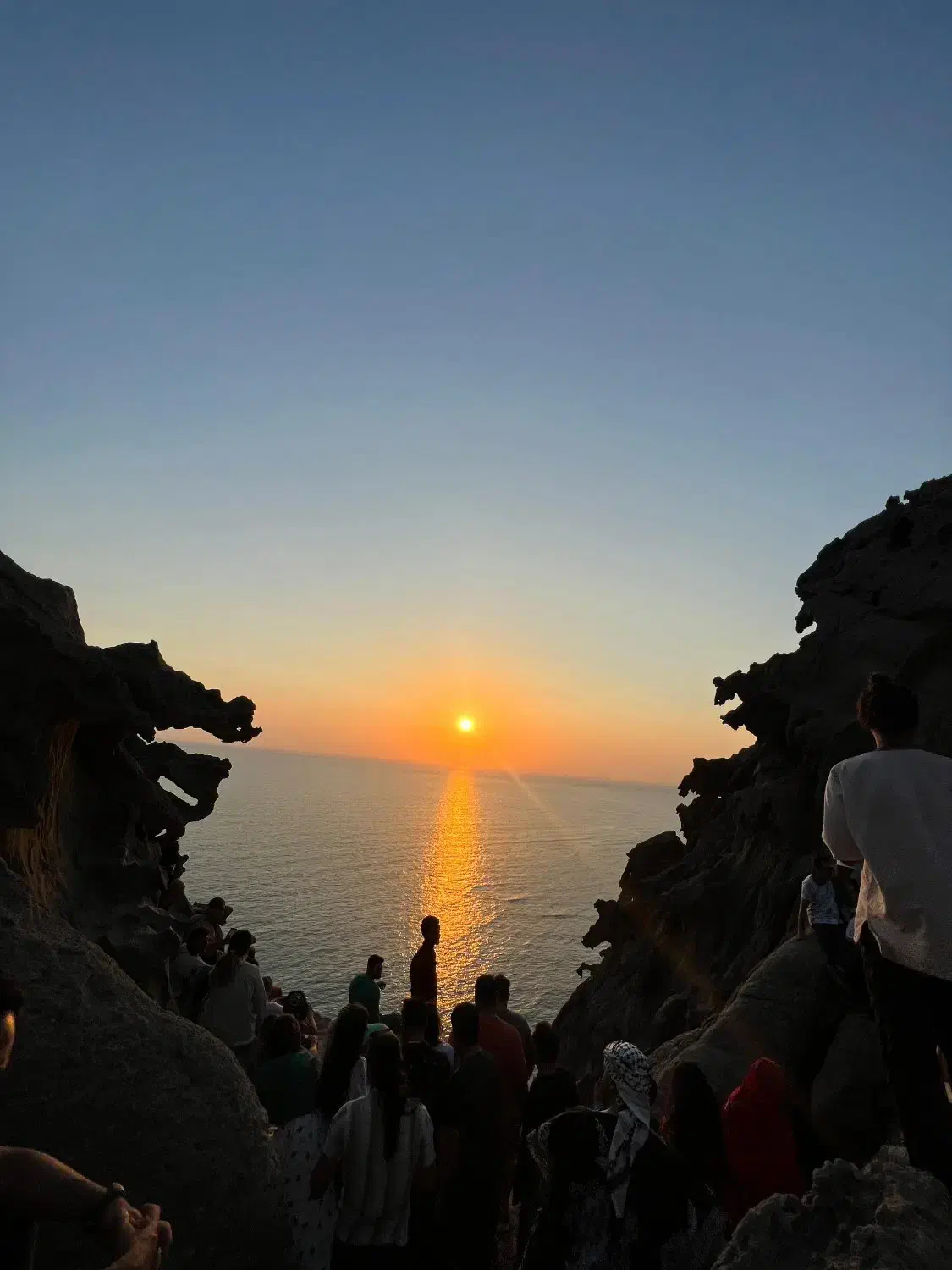 سفر به نگین سرخ خلیج فارس|تور و چارتر|شیراز, قصرالدشت|دیوار