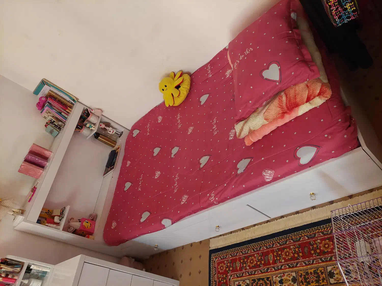 تخت و میز ارایشی|تخت و سرویس خواب|قم, زنبیل آباد|دیوار