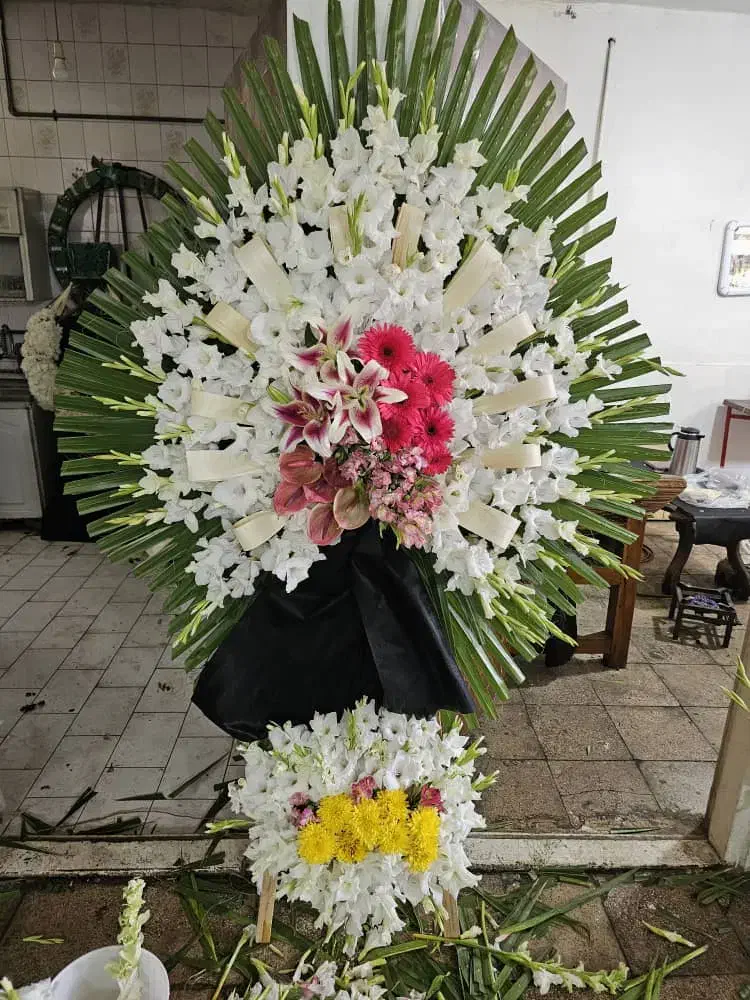 انواع تاج گل ترحیم افتتاحیه (نمایشگاه بین المللی)|خدمات پذیرایی، مراسم|چهاردانگه (تهران), |دیوار