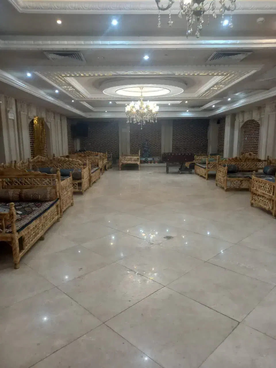 زیر زمین ۲۰۰ متر تجاری بربهالدینی جهت قهوه خانه|اجارهٔ مغازه و غرفه|قم, زاویه|دیوار