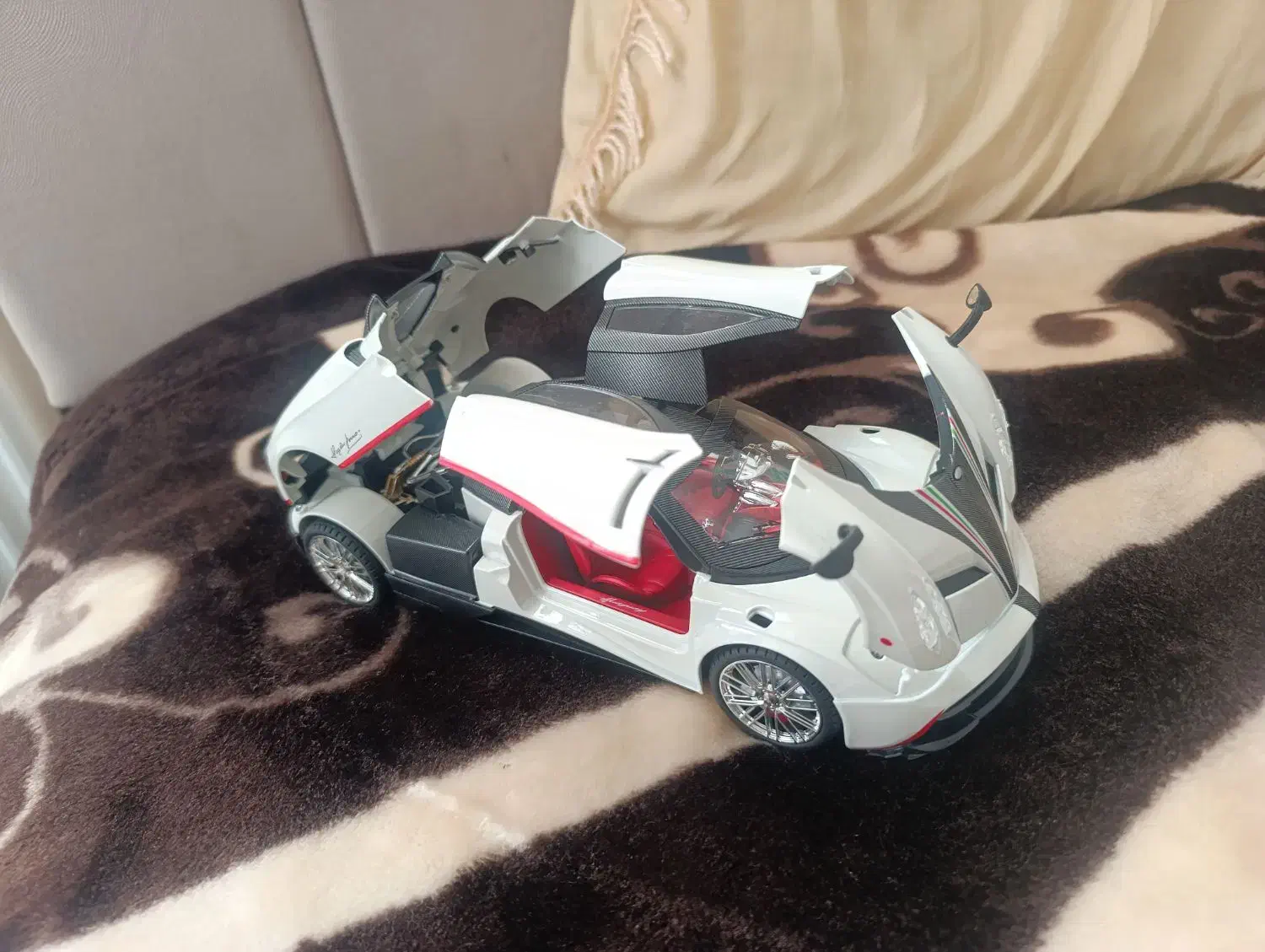 ماکت ۱.۱۸ پاگانی هوایرا کلکسیونی|کلکسیون و سرگرمی|سنندج, |دیوار