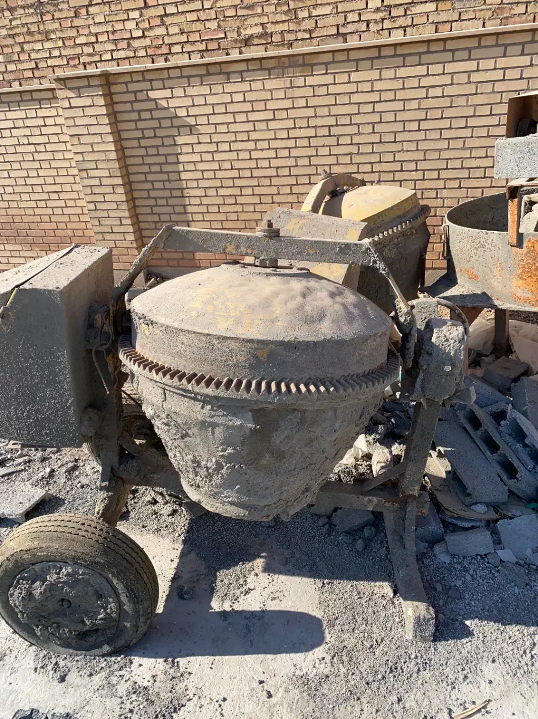 دستگاه بلوک،قالب،میکسر،همزن،بتونیر|ماشینآلات صنعتی|گرمسار, |دیوار