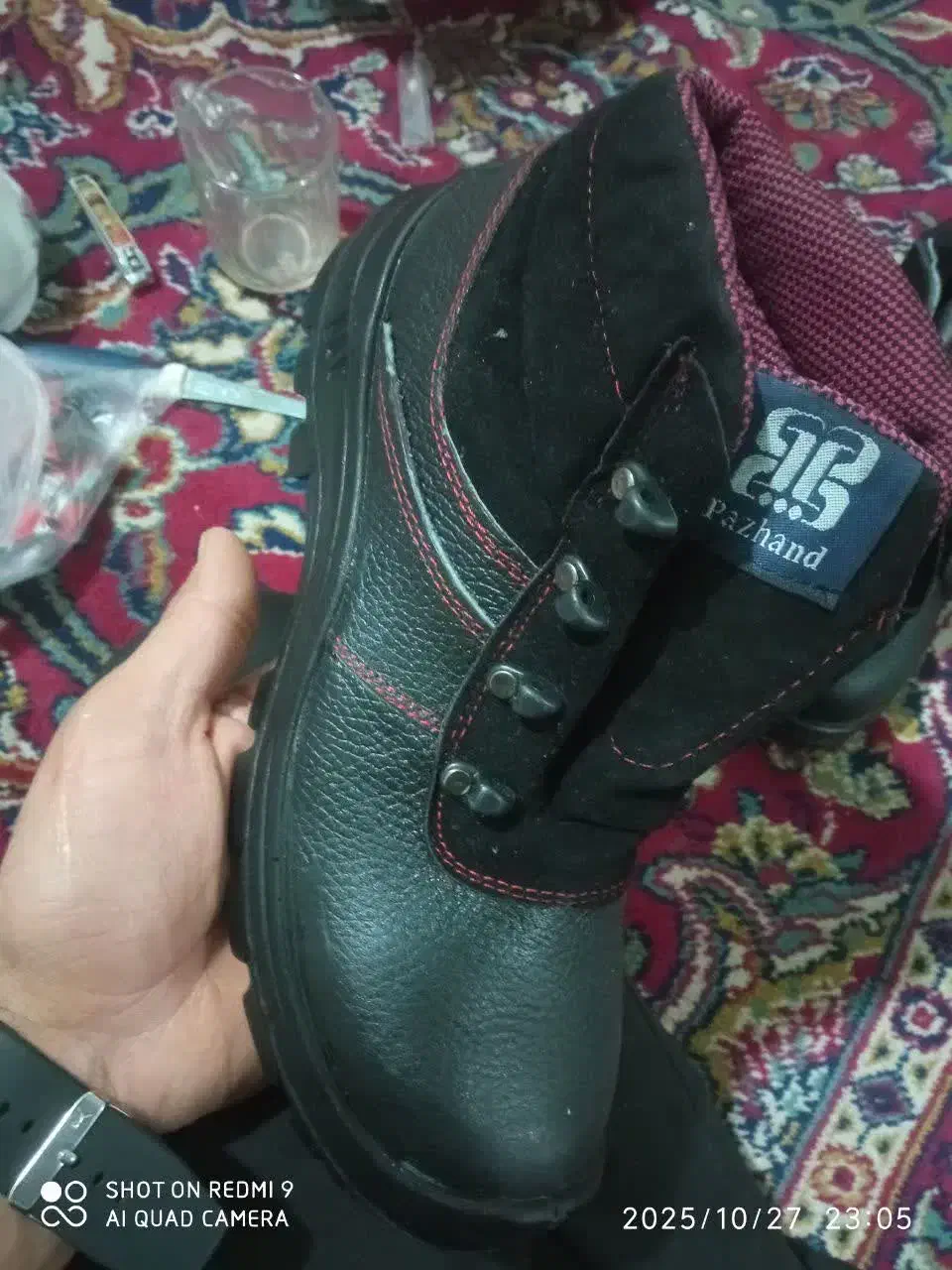 باسلام مقداری لباس  کفش کار دستکش و بادگیر|لباس|اشترینان, |دیوار