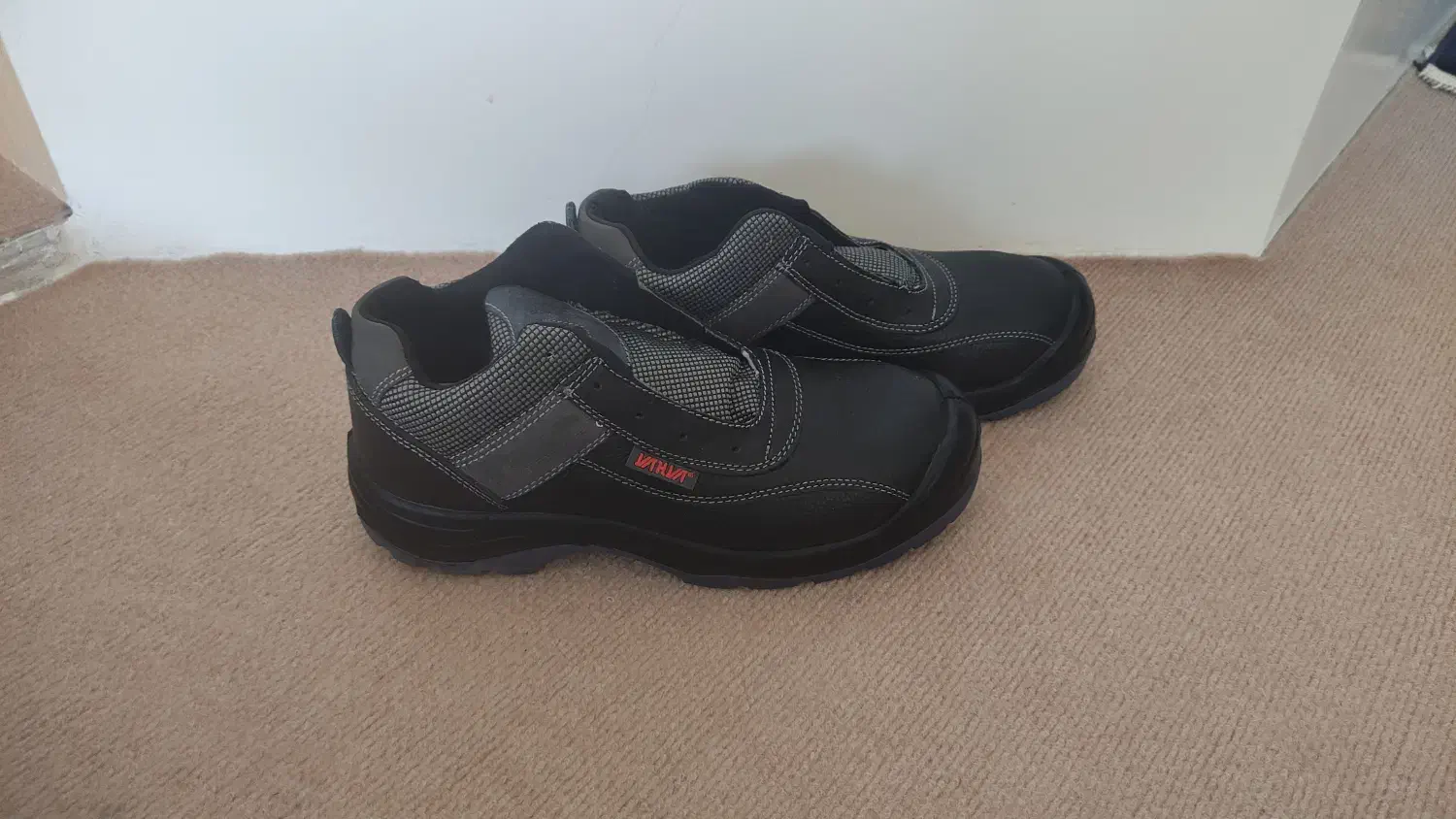 کفش ایمنی /کفش کار|کیف، کفش، کمربند|شهرکرد, |دیوار