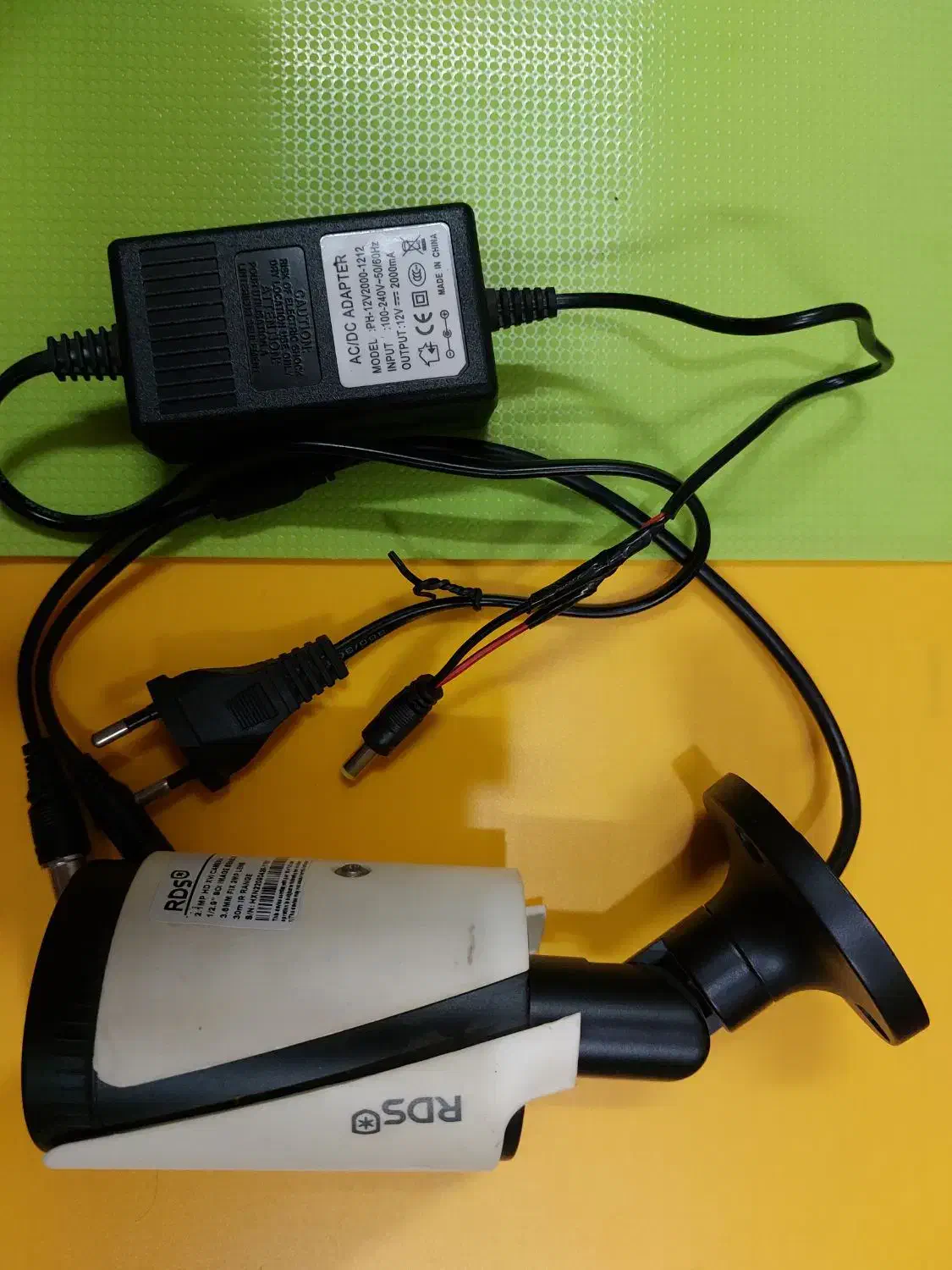 پک کامل دوربین مداربسته و مانیتور (یکسال کارکرد)|دوربین مداربسته|فومن, |دیوار