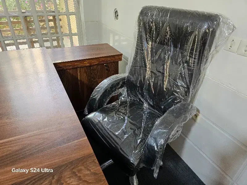 فروش تعدادی میز و صندلی اداری یا مدیریتی با کیفیت|دفتر کار|یزد, |دیوار