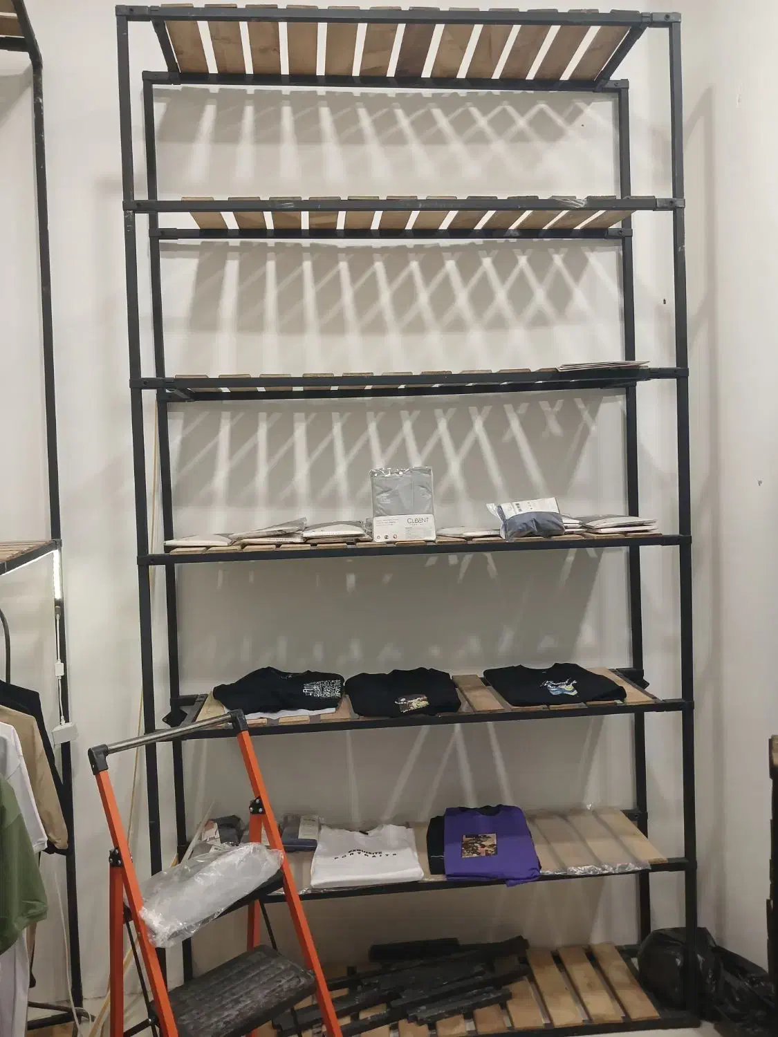 قفسه|کتابخانه، شلف، قفسههای دیواری|فولادشهر, B1|دیوار