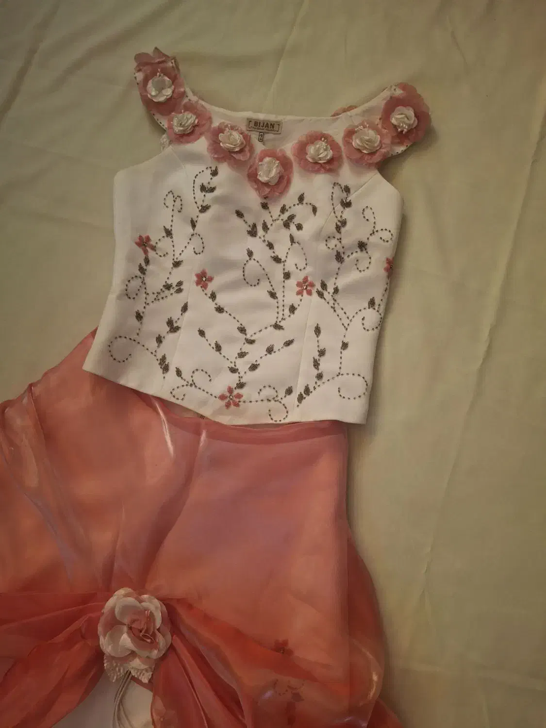 لباس مجلسی|لباس|بشاریات, |دیوار