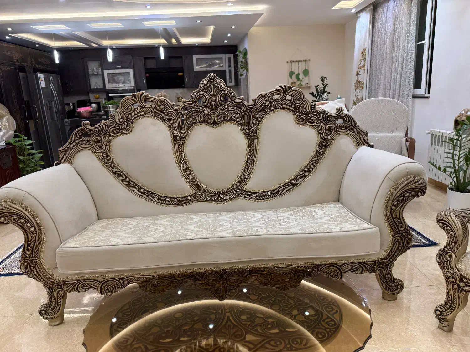 مبل سلطنتی|مبلمان خانگی و میز عسلی|رشت, شهرک شهید رجایی|دیوار