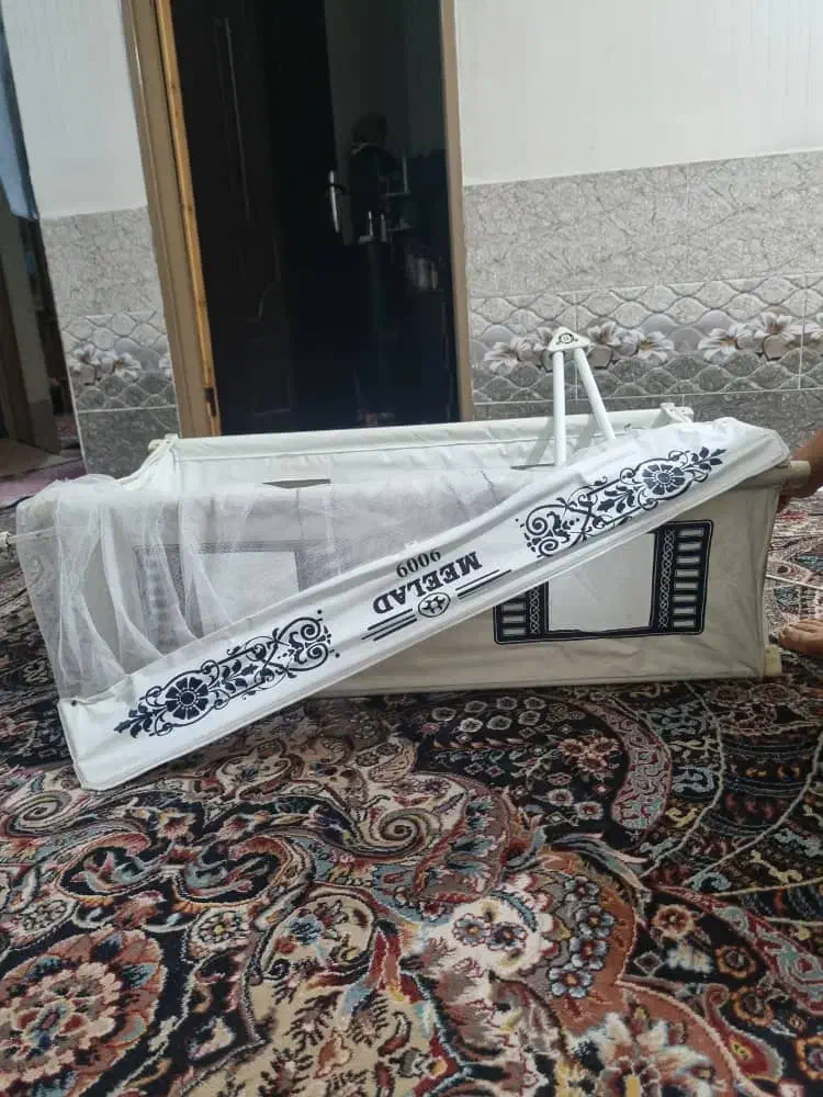 گهواره میلاد|تخت و سرویس خواب|شیراز, کوشک میدان|دیوار