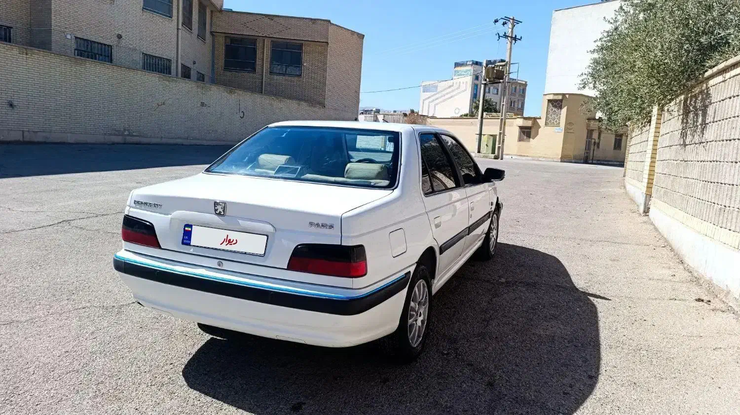 پژو پارس سال 98|خودرو سواری و وانت|شیراز, دشت چنار|دیوار