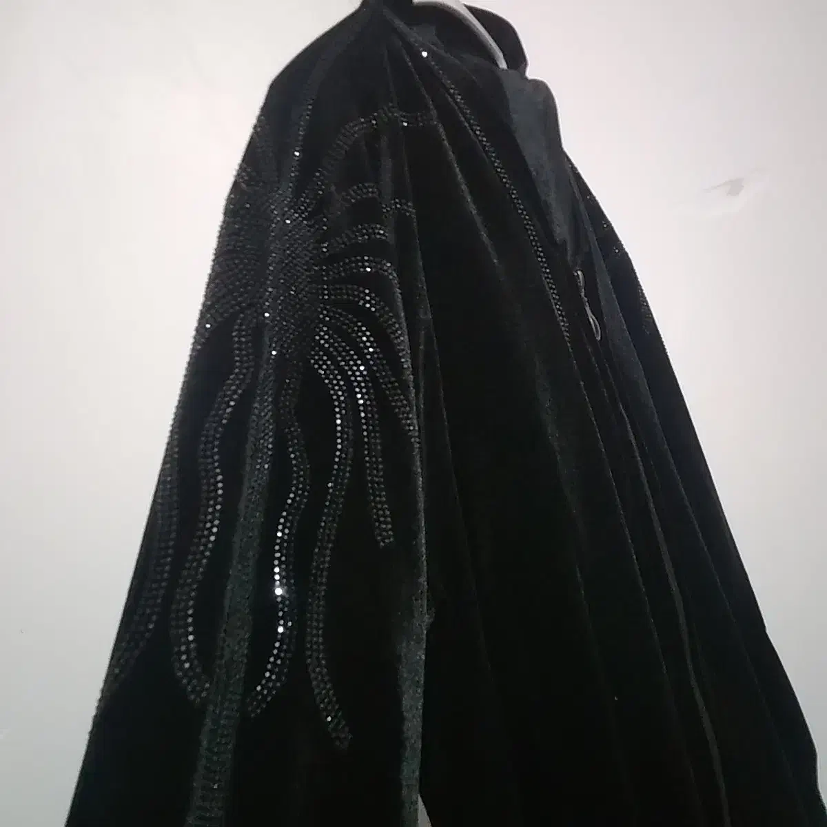 مانتو‌مخمل|لباس|اهر, |دیوار