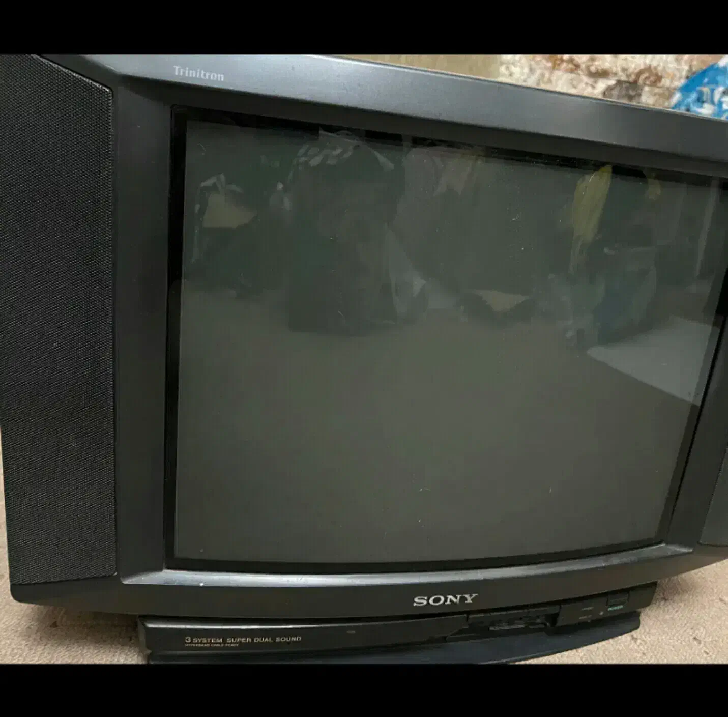 تلویزیون 21 اینج سونی (قیمت توافقی است)|تلویزیون و پروژکتور|همدان, |دیوار