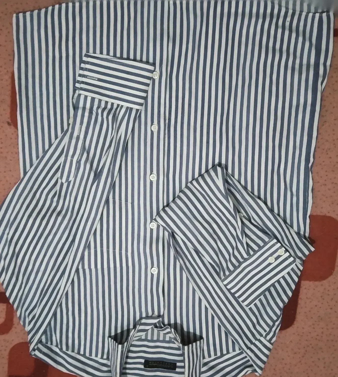 پیراهن مردانه کاغذی|لباس|تالش, طولارود|دیوار