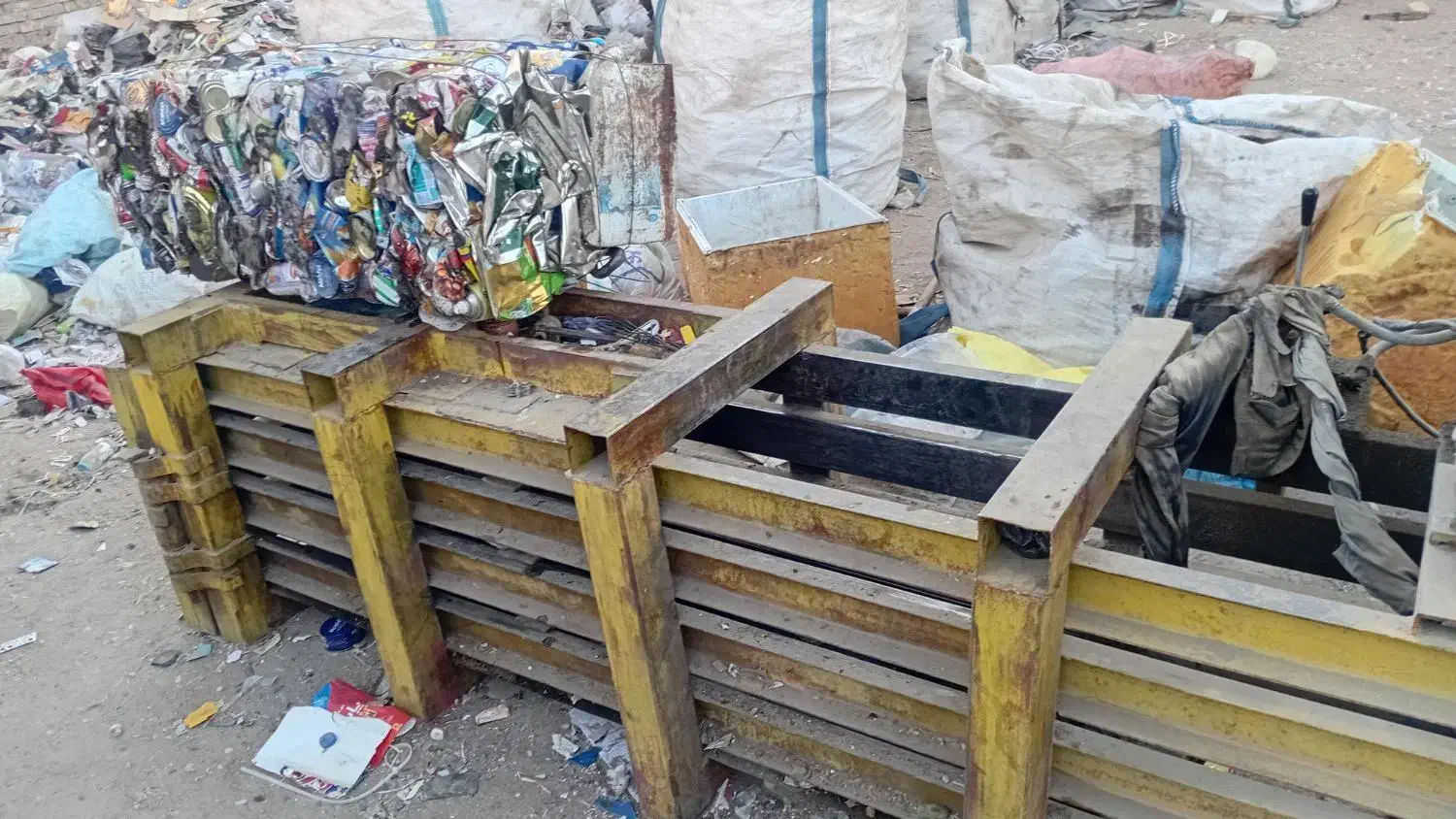 دستگاه پرس ضایعات ۱۵۰ کیلویی|ماشین‌آلات صنعتی|بافق, |دیوار