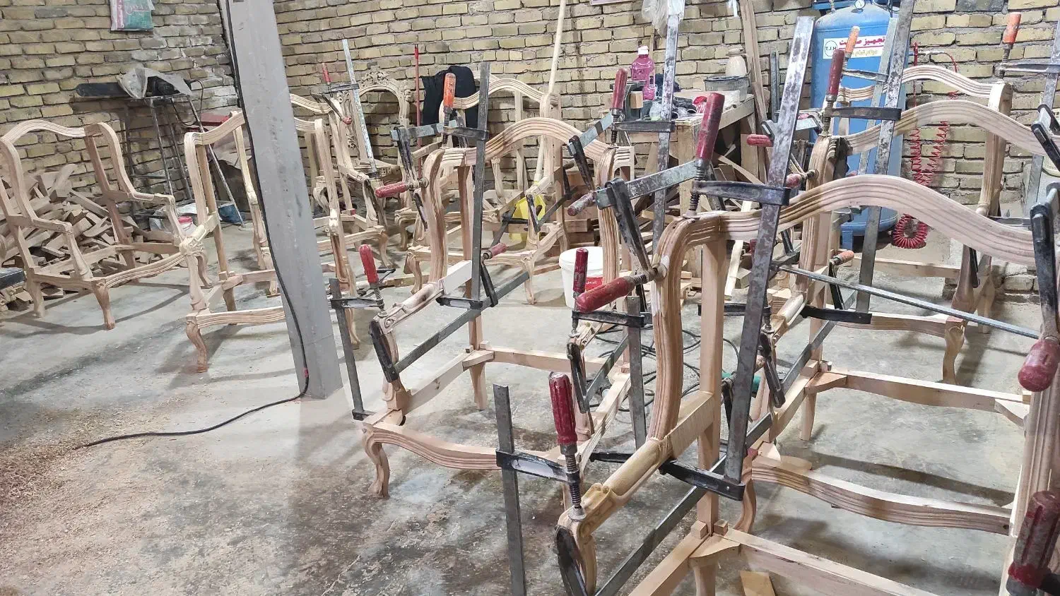 خدمات نجاری،چسباندنی|خدمات پیشه و مهارت|تویسرکان, |دیوار