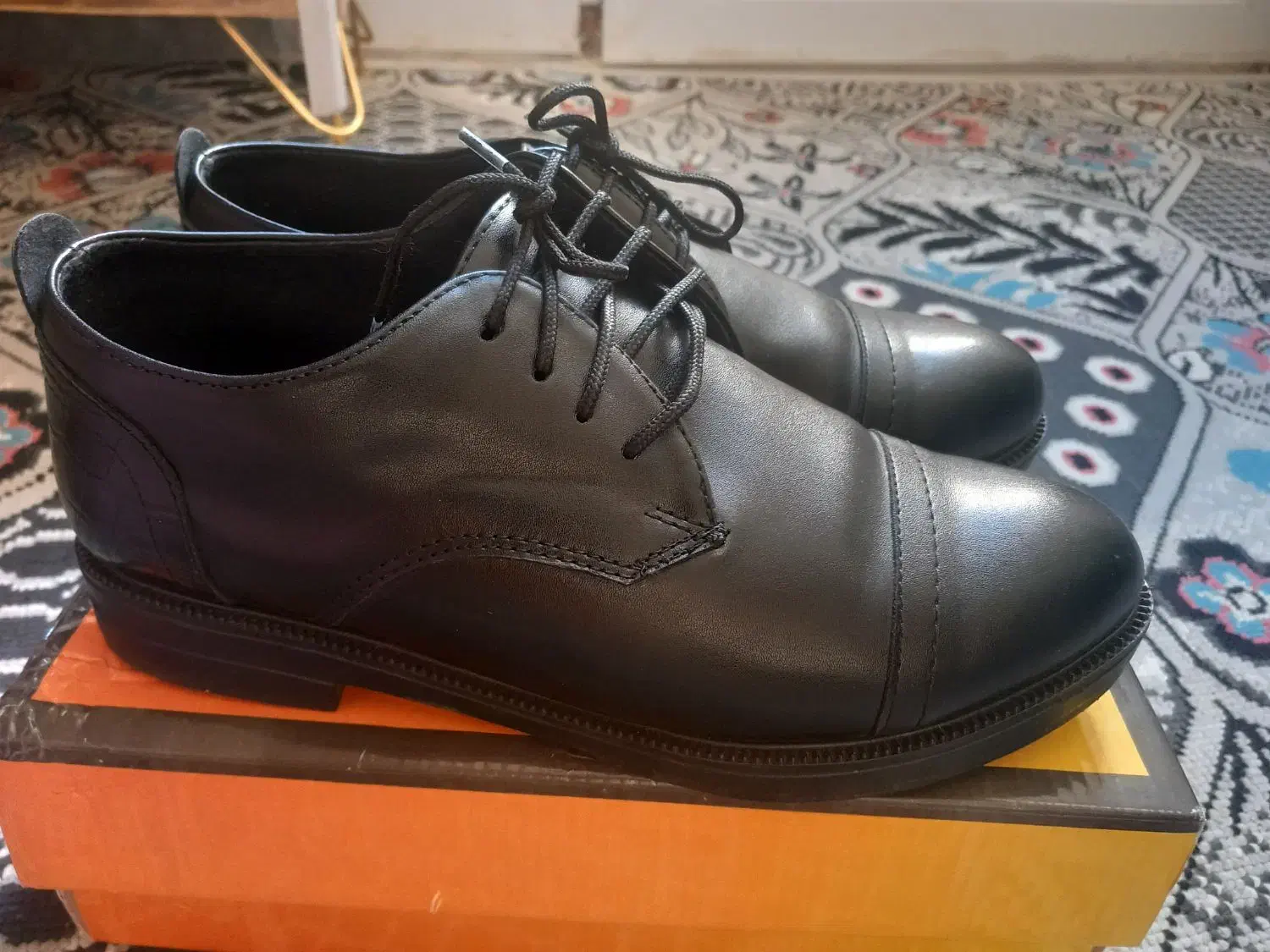 کفش|کیف، کفش، کمربند|اصفهان, شاهد|دیوار