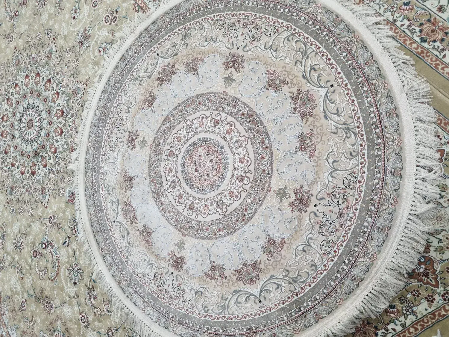 فرش گرد ۱/۵در۱/۵ قیطران گرد برجسته|فرش|مشهد, انقلاب|دیوار