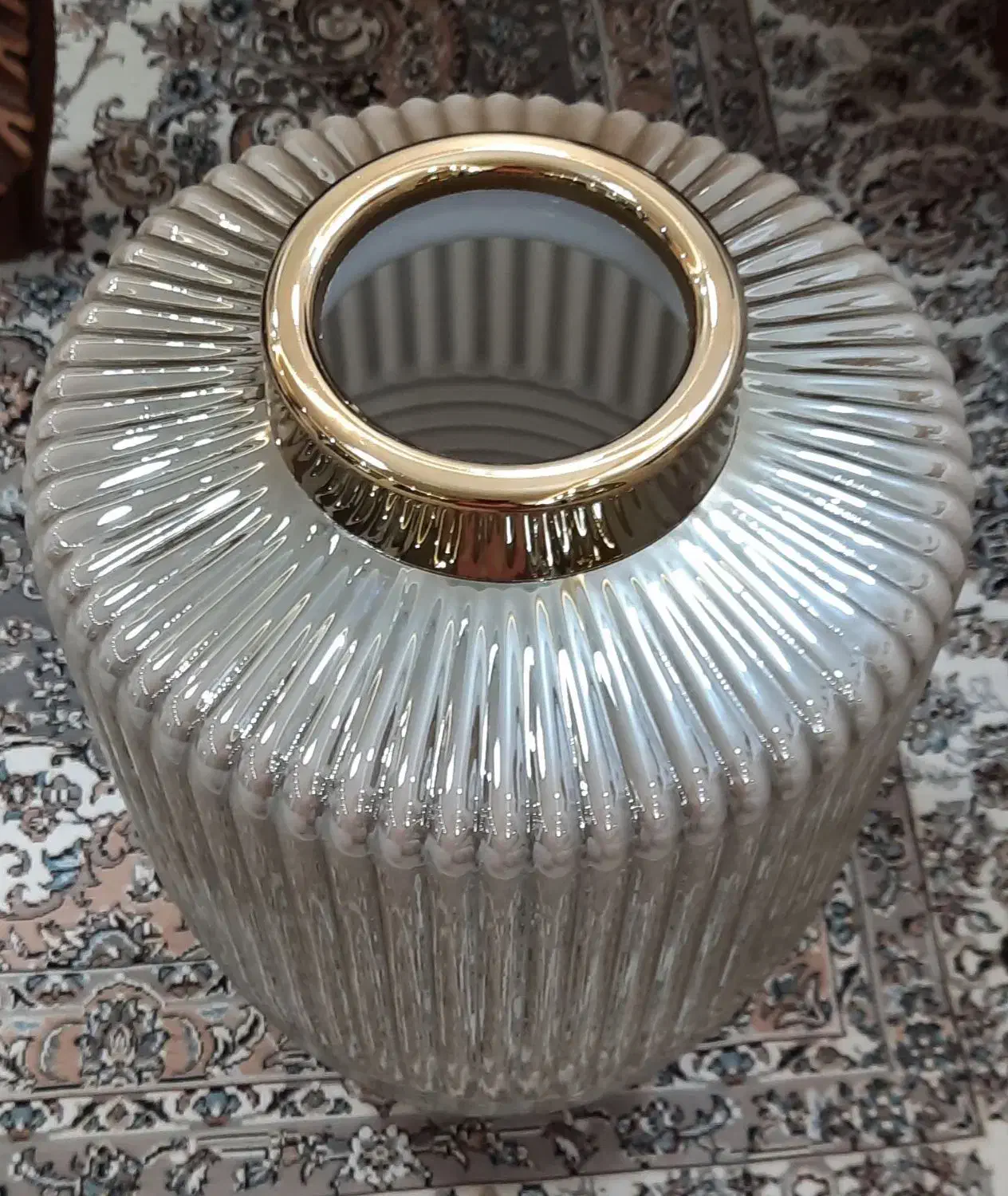 گلدان شیشه ای جدید و براق و بزرگ|صنایع دستی و سایر لوازم تزئینی|خمینی‌شهر, |دیوار