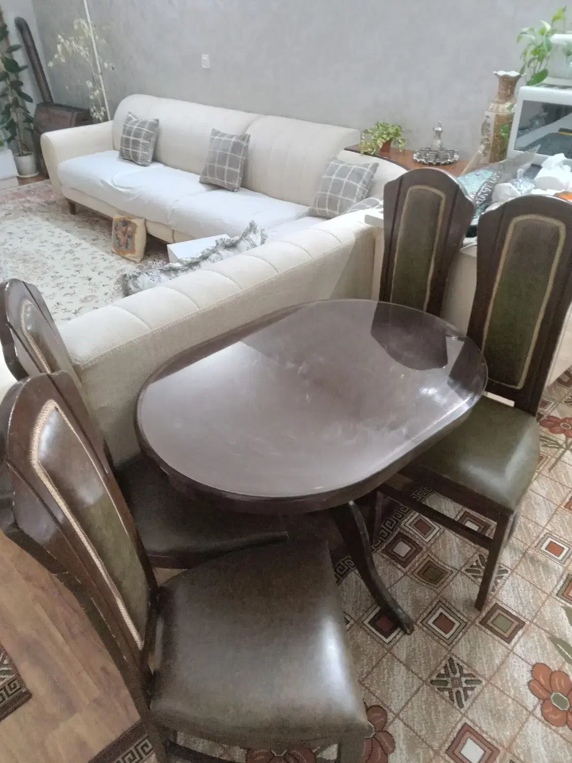 نهار خوری ۴ نفره چوب|میز و صندلی غذاخوری|مشهد, جاهد شهر|دیوار