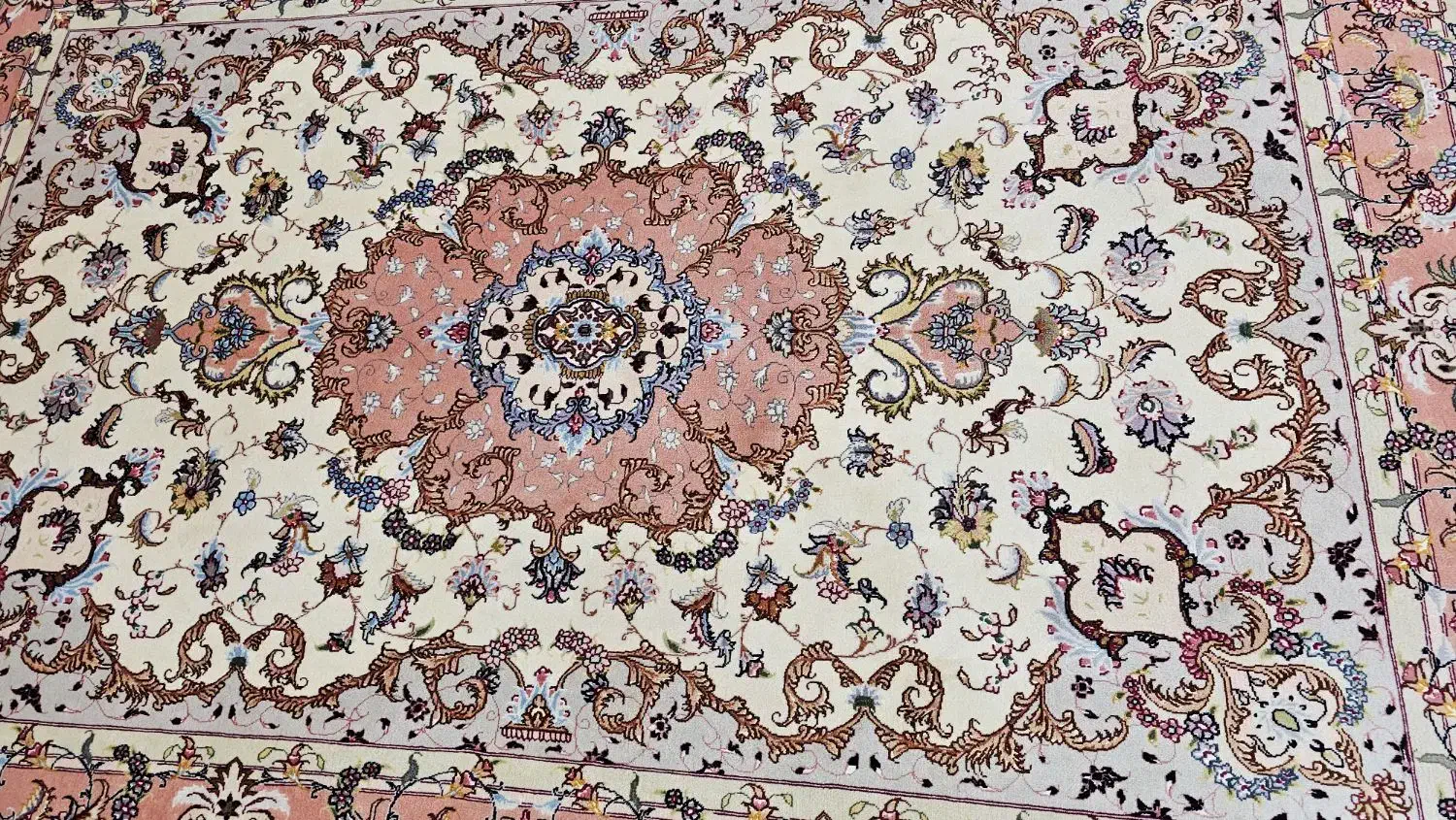 فرش دستباف خطیبی چهار گلبرگ|فرش|تبریز, |دیوار