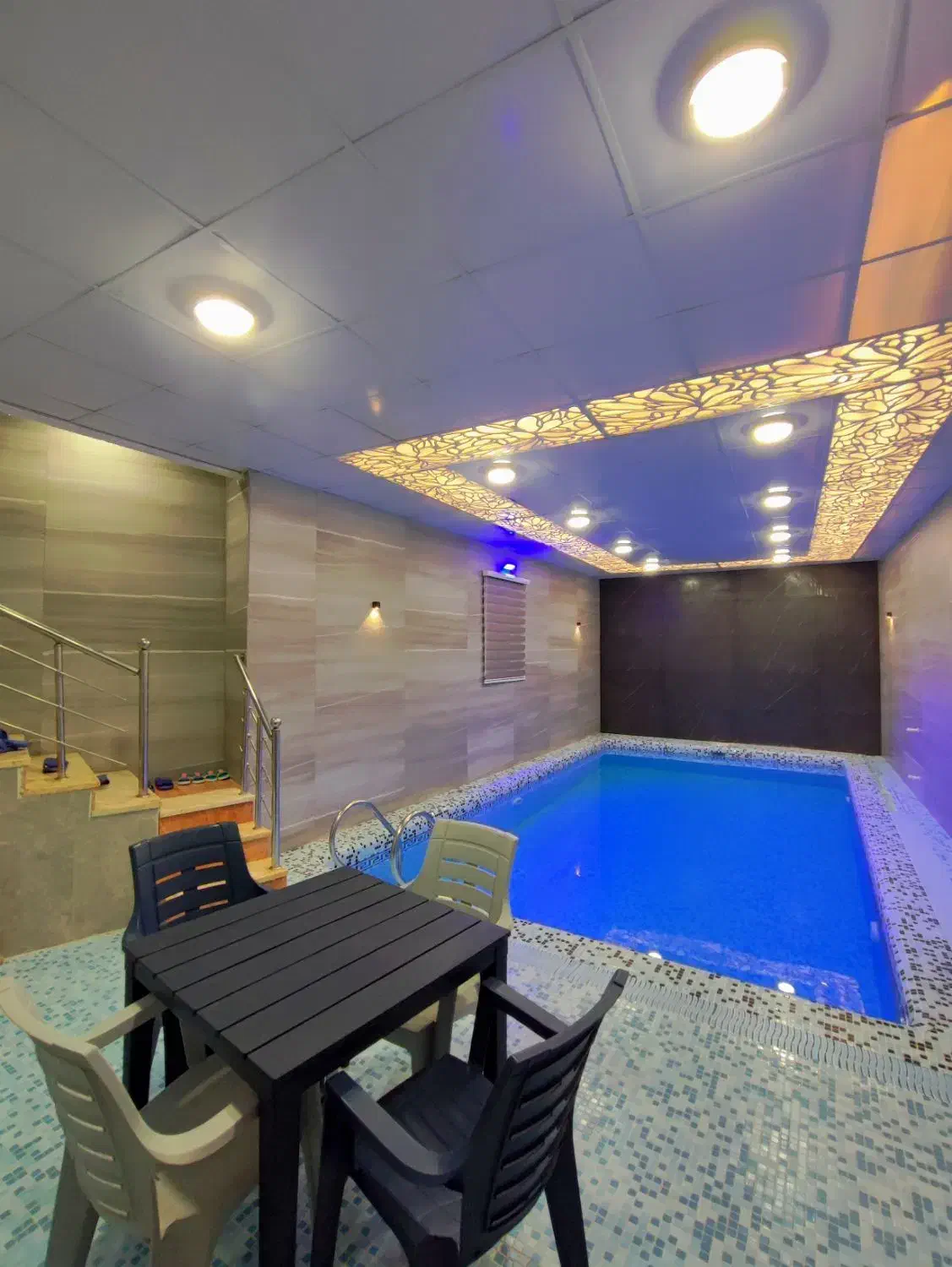 ویلاسه خوابه استخر بزرگ بسیار تمیز نوسازمیزبیلیارد|اجارهٔ کوتاه‌مدت ویلا و باغ|تنکابن, |دیوار