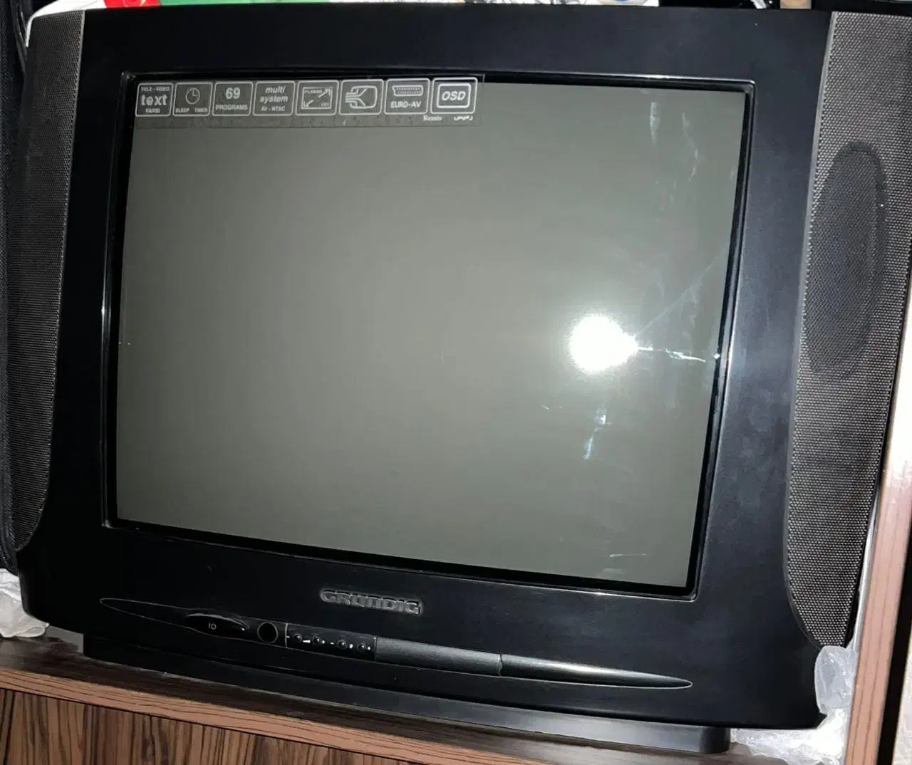 تلویزیون پارس گروندیک ۲۱ اینچ|تلویزیون و پروژکتور|رودهن, |دیوار