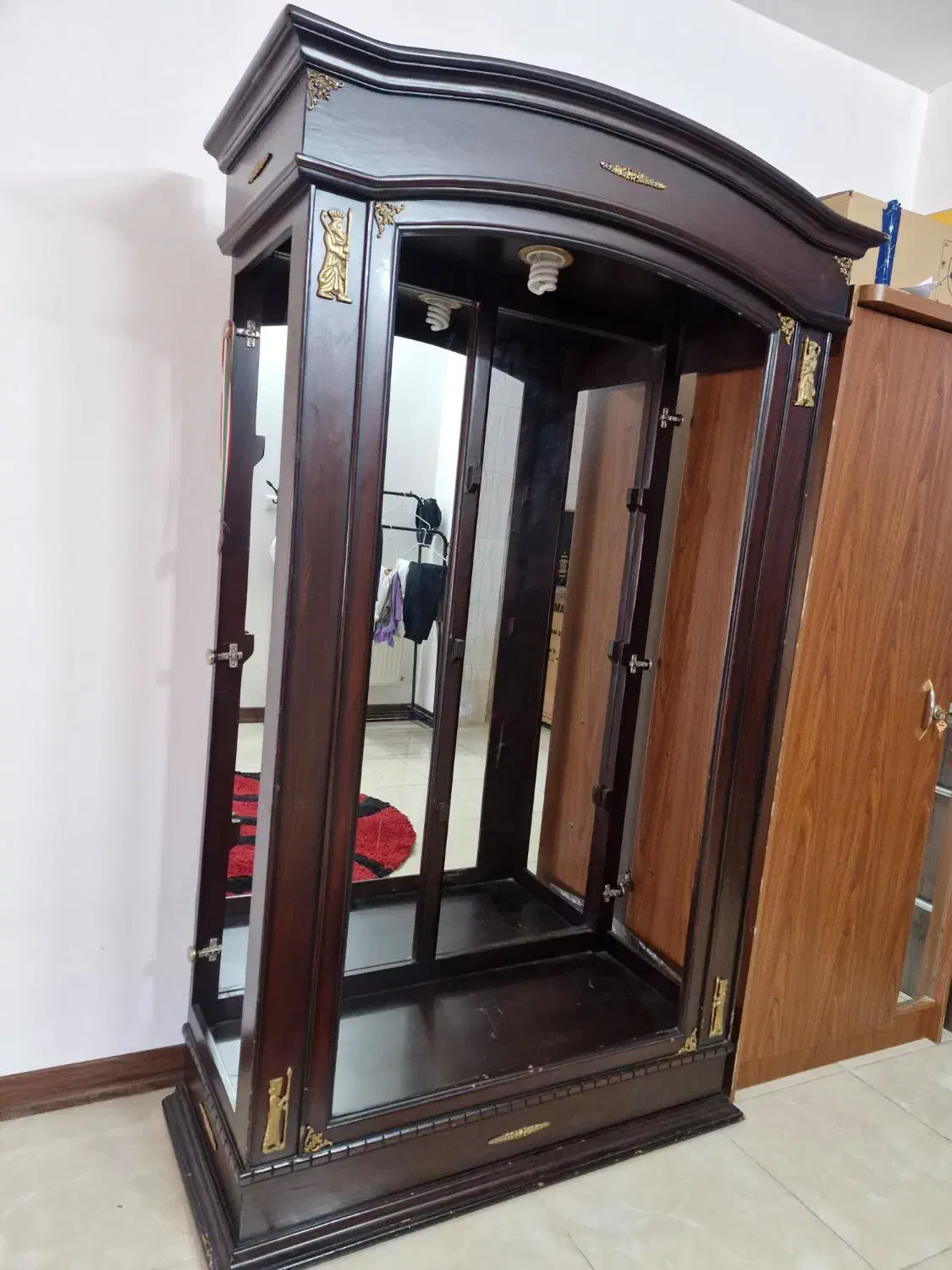 بوفه هخامنشی|بوفه، ویترین، کنسول|شاهین‌شهر, خانه کارگر|دیوار