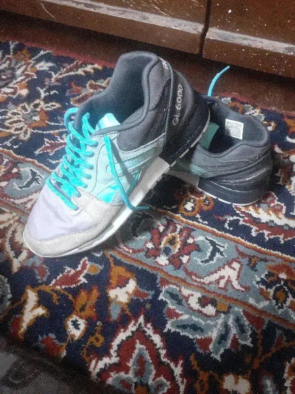 یک جفت کتونی زنانه ریبوک اصل|کیف، کفش، کمربند|قم, قلعه عموحسین|دیوار