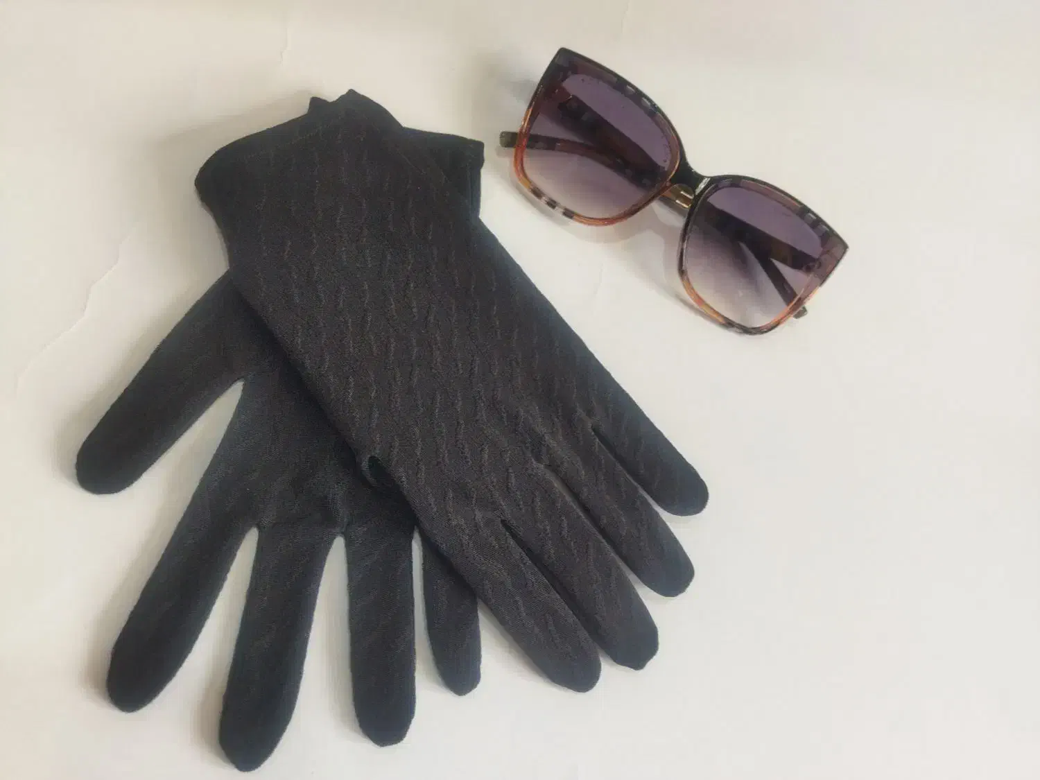 دستکش|لباس|مرند, |دیوار