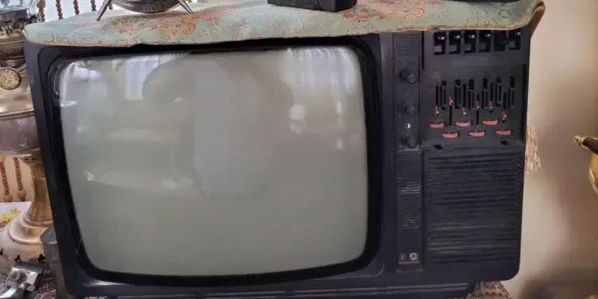 تلویزیون ناسیونال تلفن روسی هندلی قدیمی|کلکسیون اشیاء عتیقه|محلات, |دیوار