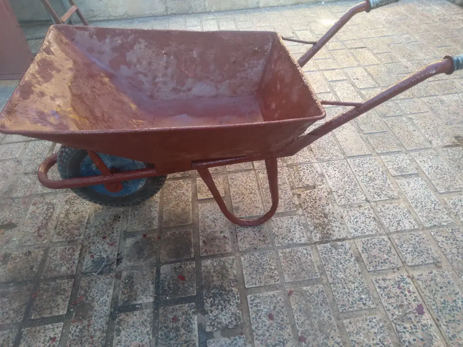 فرغون در حد نو|ابزارآلات|تاکستان, |دیوار