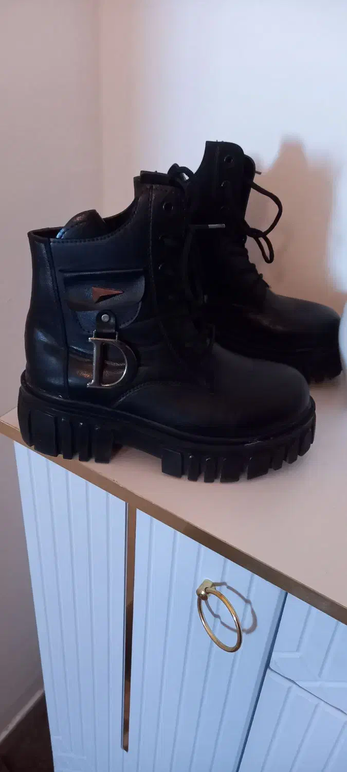 بوت زنانه|کیف، کفش، کمربند|شاهینشهر, شهرک گلدیس|دیوار