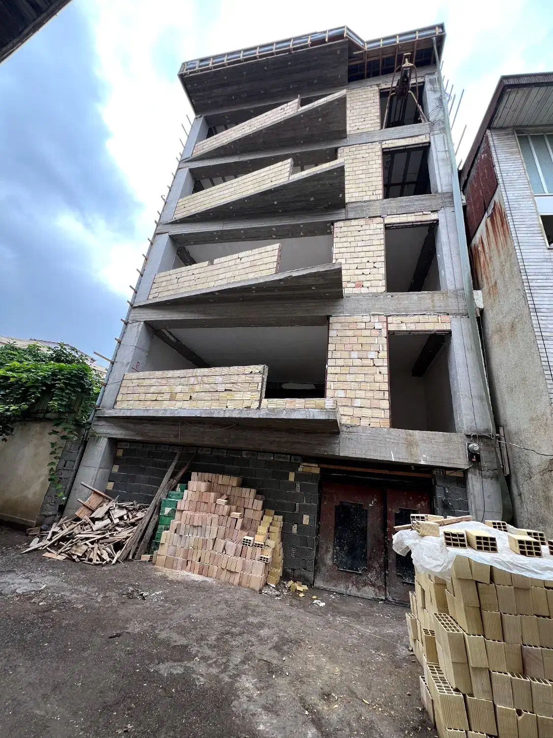 پیش فروش آپارتمان۱۰۷ و ۱۲۵ متری بیستون سه راه معلم|پیش‌فروش املاک|رشت, صفاری|دیوار