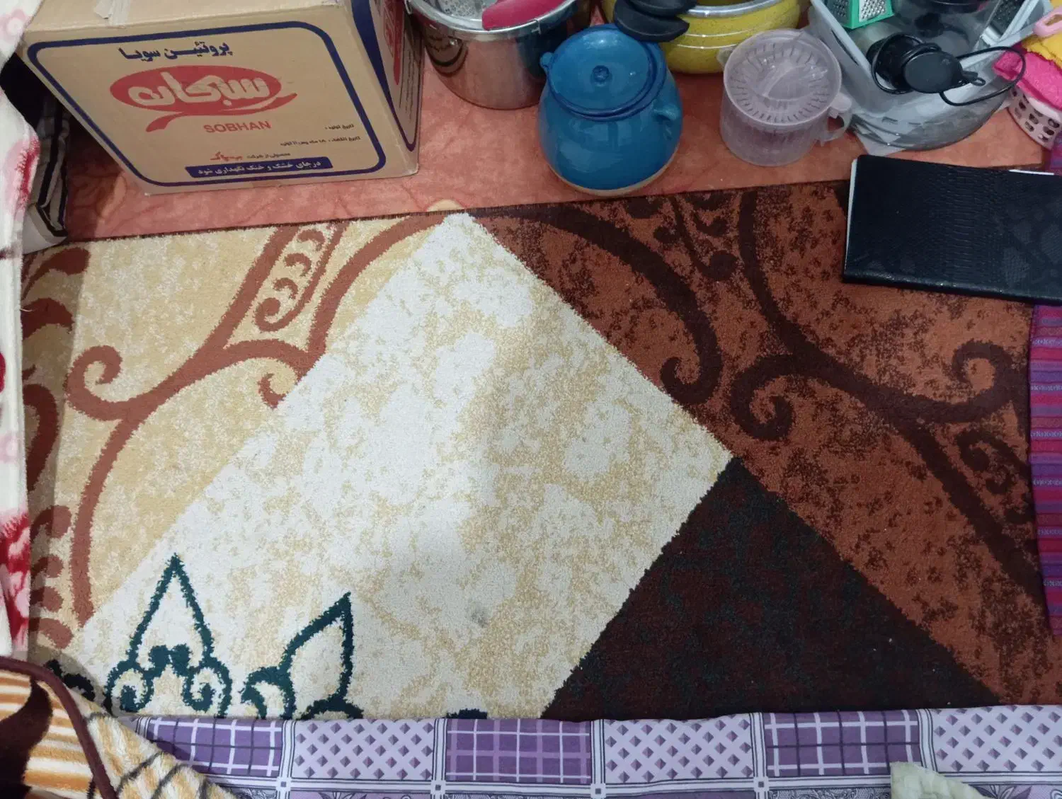 سه عدد گلیم فرش پرز دار و مقداری وسایل آشپزی|گلیم، جاجیم، گبه|دزفول, |دیوار