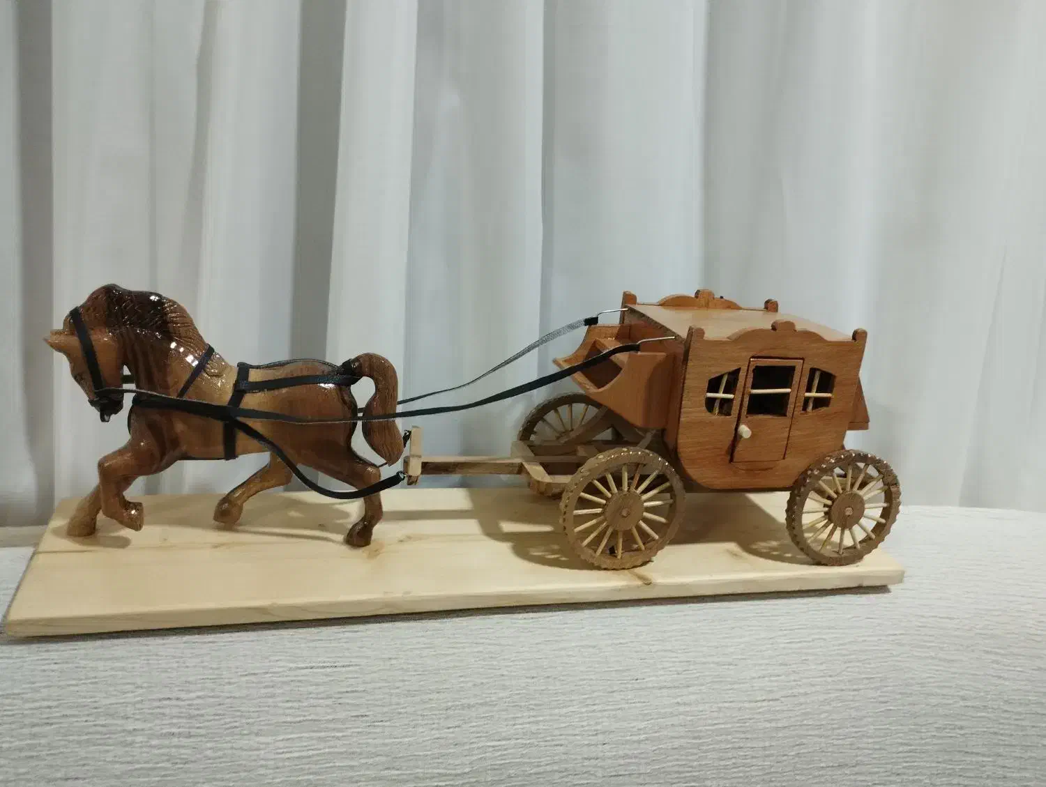 اسب و کالسکه چوبی دکوری|مجسمه، تندیس، ماکت|خمینی‌شهر, |دیوار