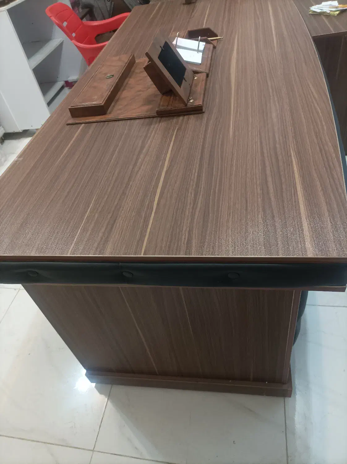 میز ریاست ام دی آف با روکش و قطعات چرم|مبلمان اداری|شهرکرد, |دیوار