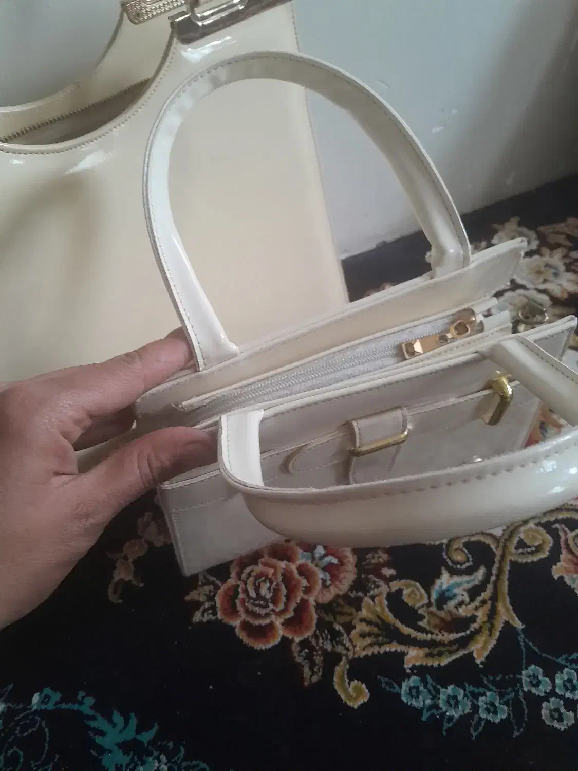 کیف و کفش|کیف، کفش، کمربند|دماوند, دماوند|دیوار